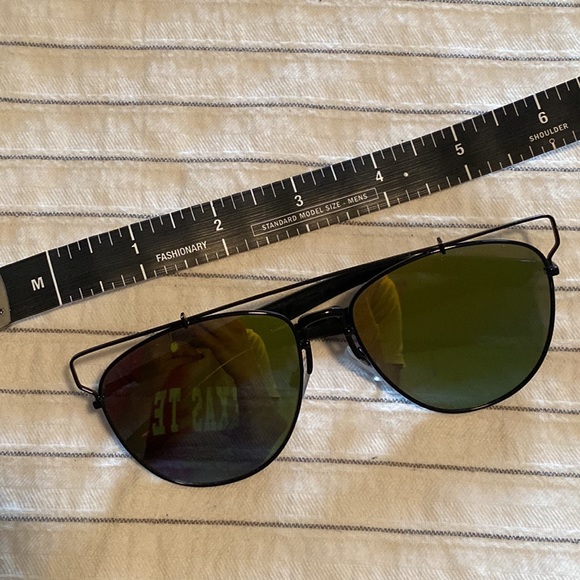 Bundle of sunnies - Picture 7 of 8